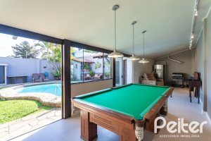 Casa à venda com 360m², 3 dormitórios, 1 suíte, 4 vagas, no bairro Jardim Isabel em Porto Alegre