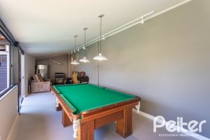 Casa à venda com 360m², 3 dormitórios, 1 suíte, 4 vagas, no bairro Jardim Isabel em Porto Alegre