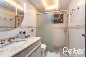 Casa à venda com 360m², 3 dormitórios, 1 suíte, 4 vagas, no bairro Jardim Isabel em Porto Alegre