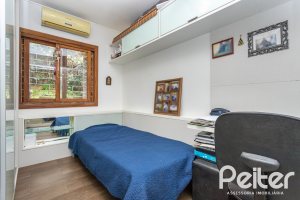 Casa à venda com 260m², 4 dormitórios, 2 suítes, 2 vagas, no bairro Teresópolis em Porto Alegre