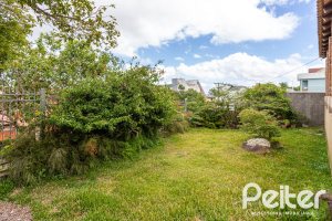 Casa à venda com 260m², 4 dormitórios, 2 suítes, 2 vagas, no bairro Teresópolis em Porto Alegre