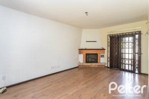 Casa à venda com 290m², 4 dormitórios, 1 suíte, 4 vagas, no bairro Ipanema em Porto Alegre