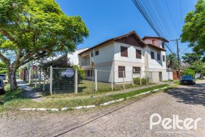 Casa à venda com 290m², 4 dormitórios, 1 suíte, 4 vagas, no bairro Ipanema em Porto Alegre