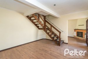 Casa à venda com 290m², 4 dormitórios, 1 suíte, 4 vagas, no bairro Ipanema em Porto Alegre