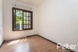 Casa à venda com 290m², 4 dormitórios, 1 suíte, 4 vagas, no bairro Ipanema em Porto Alegre