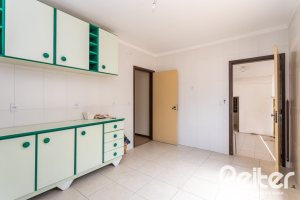 Casa à venda com 290m², 4 dormitórios, 1 suíte, 4 vagas, no bairro Ipanema em Porto Alegre