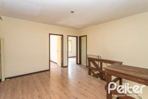 Casa à venda com 290m², 4 dormitórios, 1 suíte, 4 vagas, no bairro Ipanema em Porto Alegre