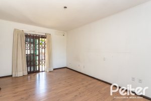 Casa à venda com 290m², 4 dormitórios, 1 suíte, 4 vagas, no bairro Ipanema em Porto Alegre