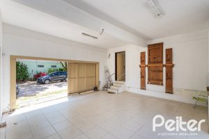 Casa à venda com 290m², 4 dormitórios, 1 suíte, 4 vagas, no bairro Ipanema em Porto Alegre