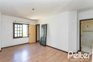 Casa à venda com 290m², 4 dormitórios, 1 suíte, 4 vagas, no bairro Ipanema em Porto Alegre