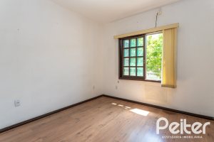 Casa à venda com 290m², 4 dormitórios, 1 suíte, 4 vagas, no bairro Ipanema em Porto Alegre