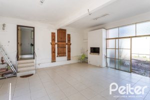 Casa à venda com 290m², 4 dormitórios, 1 suíte, 4 vagas, no bairro Ipanema em Porto Alegre