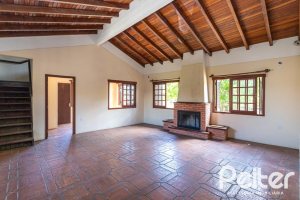 Casa à venda com 290m², 4 dormitórios, 1 suíte, 4 vagas, no bairro Ipanema em Porto Alegre