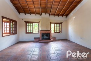 Casa à venda com 290m², 4 dormitórios, 1 suíte, 4 vagas, no bairro Ipanema em Porto Alegre