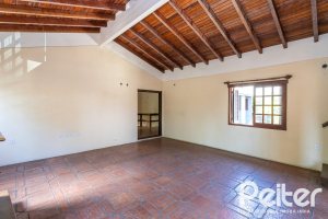 Casa à venda com 290m², 4 dormitórios, 1 suíte, 4 vagas, no bairro Ipanema em Porto Alegre