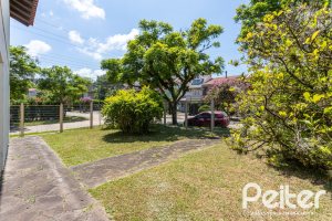 Casa à venda com 290m², 4 dormitórios, 1 suíte, 4 vagas, no bairro Ipanema em Porto Alegre