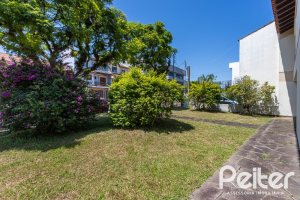 Casa à venda com 290m², 4 dormitórios, 1 suíte, 4 vagas, no bairro Ipanema em Porto Alegre