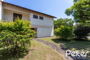 Casa à venda com 290m², 4 dormitórios, 1 suíte, 4 vagas, no bairro Ipanema em Porto Alegre