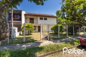 Casa à venda com 290m², 4 dormitórios, 1 suíte, 4 vagas, no bairro Ipanema em Porto Alegre