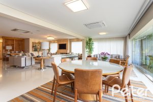 Casa em Condomínio à venda com 587m², 4 dormitórios, 4 suítes, 6 vagas, no bairro Terra Ville em PORTO ALEGRE