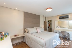 Casa em Condomínio à venda com 587m², 4 dormitórios, 4 suítes, 6 vagas, no bairro Terra Ville em PORTO ALEGRE