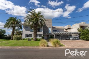 Casa em Condomínio à venda com 587m², 4 dormitórios, 4 suítes, 6 vagas, no bairro Terra Ville em PORTO ALEGRE
