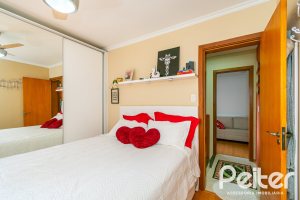 Casa em Condomínio à venda com 102m², 2 dormitórios, 1 suíte, 1 vaga, no bairro Guarujá em Porto Alegre