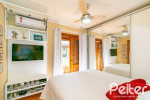 Casa em Condomínio à venda com 102m², 2 dormitórios, 1 suíte, 1 vaga, no bairro Guarujá em Porto Alegre