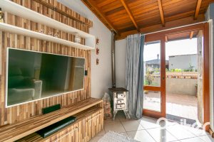 Casa em Condomínio à venda com 102m², 2 dormitórios, 1 suíte, 1 vaga, no bairro Guarujá em Porto Alegre