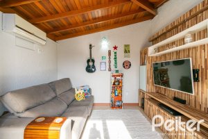 Casa em Condomínio à venda com 102m², 2 dormitórios, 1 suíte, 1 vaga, no bairro Guarujá em Porto Alegre