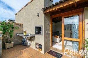 Casa em Condomínio à venda com 102m², 2 dormitórios, 1 suíte, 1 vaga, no bairro Guarujá em Porto Alegre