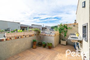 Casa em Condomínio à venda com 102m², 2 dormitórios, 1 suíte, 1 vaga, no bairro Guarujá em Porto Alegre