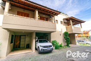 Casa em Condomínio à venda com 102m², 2 dormitórios, 1 suíte, 1 vaga, no bairro Guarujá em Porto Alegre
