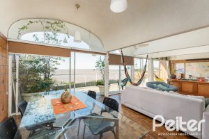 Casa à venda com 594m², 5 dormitórios, 2 suítes, 4 vagas, no bairro Vila Assunção em Porto Alegre