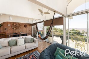 Casa à venda com 594m², 5 dormitórios, 2 suítes, 4 vagas, no bairro Vila Assunção em Porto Alegre