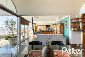 Casa à venda com 594m², 5 dormitórios, 2 suítes, 4 vagas, no bairro Vila Assunção em Porto Alegre