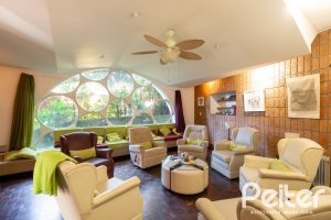 Casa à venda com 594m², 5 dormitórios, 2 suítes, 4 vagas, no bairro Vila Assunção em Porto Alegre