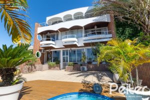 Casa à venda com 594m², 5 dormitórios, 2 suítes, 4 vagas, no bairro Vila Assunção em Porto Alegre