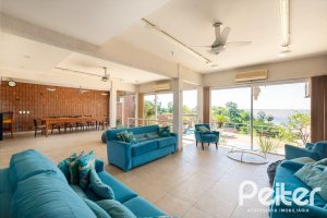 Casa à venda com 594m², 5 dormitórios, 2 suítes, 4 vagas, no bairro Vila Assunção em Porto Alegre