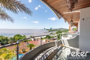 Casa à venda com 594m², 5 dormitórios, 2 suítes, 4 vagas, no bairro Vila Assunção em Porto Alegre