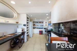 Casa à venda com 594m², 5 dormitórios, 2 suítes, 4 vagas, no bairro Vila Assunção em Porto Alegre