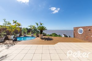 Casa à venda com 594m², 5 dormitórios, 2 suítes, 4 vagas, no bairro Vila Assunção em Porto Alegre