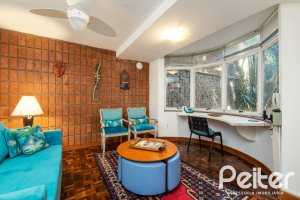 Casa à venda com 594m², 5 dormitórios, 2 suítes, 4 vagas, no bairro Vila Assunção em Porto Alegre