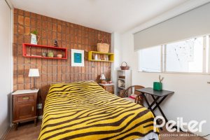 Casa à venda com 594m², 5 dormitórios, 2 suítes, 4 vagas, no bairro Vila Assunção em Porto Alegre