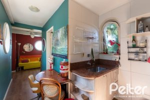 Casa à venda com 594m², 5 dormitórios, 2 suítes, 4 vagas, no bairro Vila Assunção em Porto Alegre