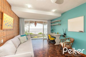 Casa à venda com 594m², 5 dormitórios, 2 suítes, 4 vagas, no bairro Vila Assunção em Porto Alegre