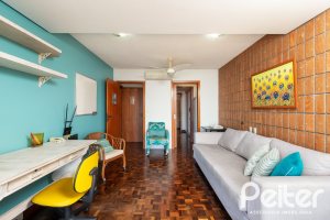Casa à venda com 594m², 5 dormitórios, 2 suítes, 4 vagas, no bairro Vila Assunção em Porto Alegre