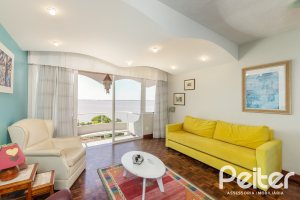 Casa à venda com 594m², 5 dormitórios, 2 suítes, 4 vagas, no bairro Vila Assunção em Porto Alegre