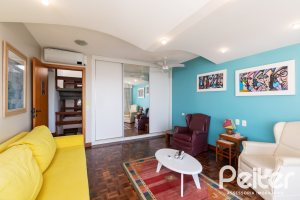 Casa à venda com 594m², 5 dormitórios, 2 suítes, 4 vagas, no bairro Vila Assunção em Porto Alegre