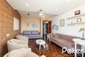 Casa à venda com 594m², 5 dormitórios, 2 suítes, 4 vagas, no bairro Vila Assunção em Porto Alegre